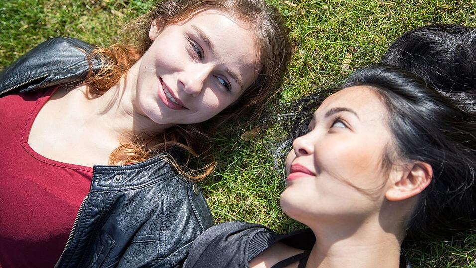 Den Augenblick genießen: Freunde sind gut für die Gesundheit. Den Augenblick genießen: Freunde sind gut für die Gesundheit.