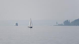 Bei dem Unfall am Samstag war eine Frau auf dem Segelboot aus Bayern gestorben. (Symbolbild)