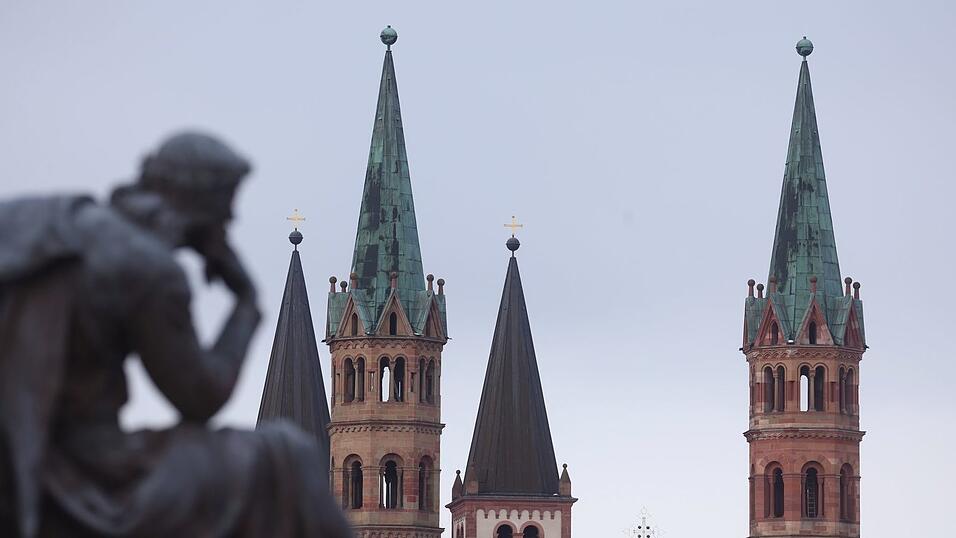 Im W&uuml;rzburger Dom beginnt das Treffen der Bisch&ouml;fe mit einem Gottesdienst. (Archivbild)