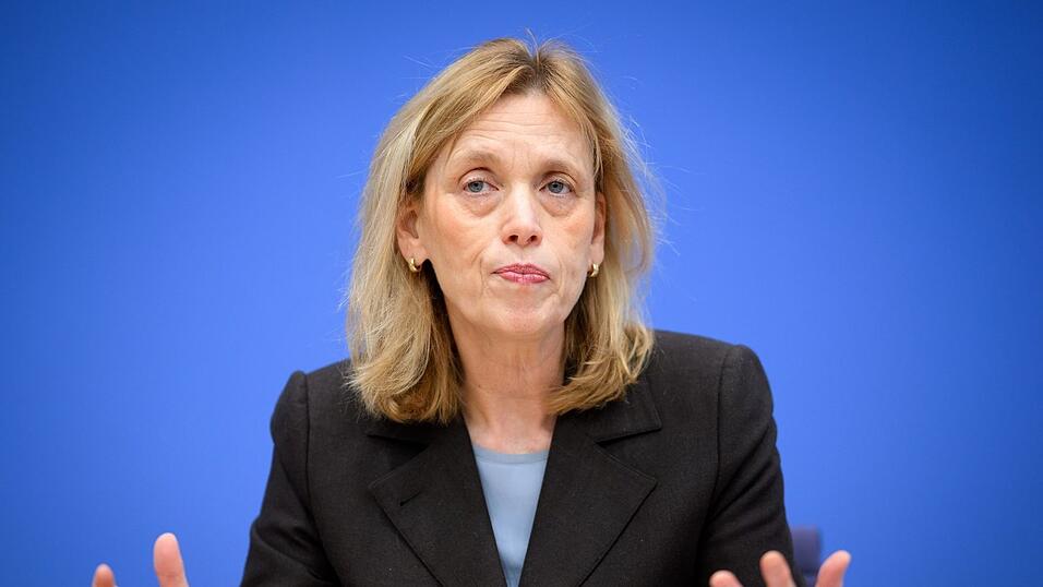 Bildungsministerin Karin Prien erwartet rasch europ&auml;ische Vorschriften f&uuml;r Tech-Konzerne, um den Zugang von Kindern und Jugendlichen zu sozialen Medien einzuschr&auml;nken. (Archivbild)