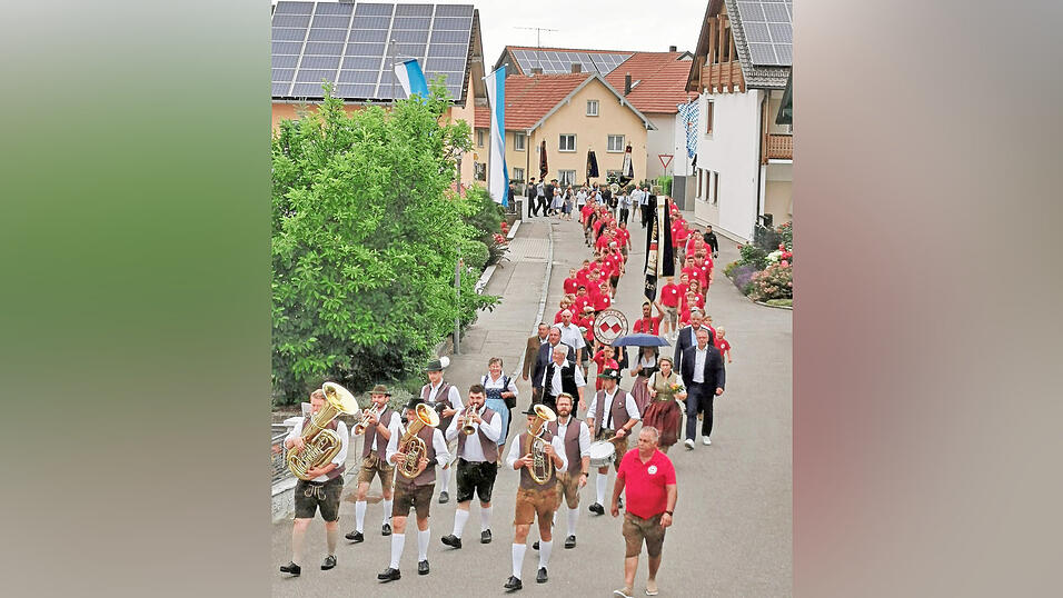 Der SV Wacker feierte - und das gesamte Dorf war auf den Beinen. Der SV Wacker feierte - und das gesamte Dorf war auf den Beinen.