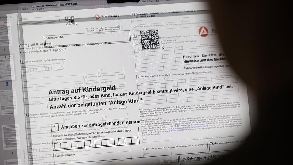 Neue Eltern sollen sich k&uuml;nftig mehr auf ihr Baby statt auf Papierkram konzentrieren k&ouml;nnen. (Symbolbild)