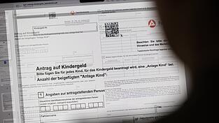 Neue Eltern sollen sich k&uuml;nftig mehr auf ihr Baby statt auf Papierkram konzentrieren k&ouml;nnen. (Symbolbild)