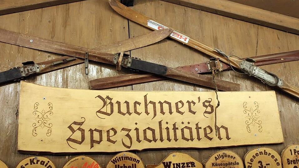 Der Christkindlmarkt und die Weihnachtspyramide geh&ouml;ren in der Adventszeit zu den beliebtesten Treffpunkten in Landshut.