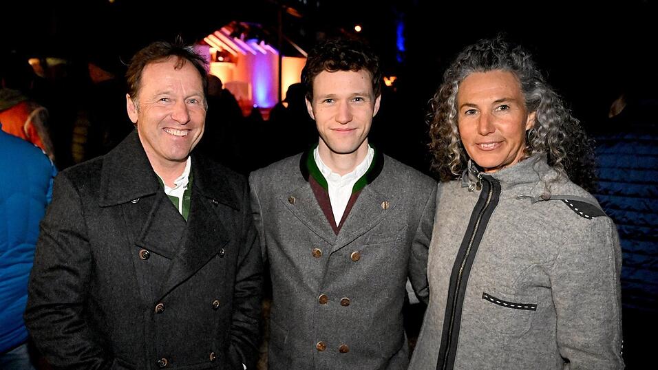 Die Familie von Laura Dahlmeier ist zu der feierlichen Veranstaltung gekommen.