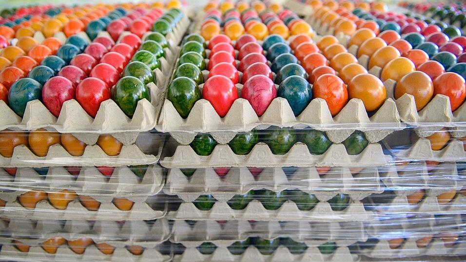 F&auml;rbereien kaufen vor Ostern viele Eier. Das verst&auml;rkt den Engpass. (Symbolbild)