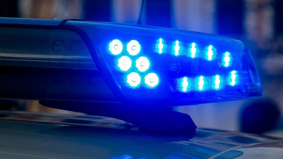 Die Polizei durchsucht Wohnung und Kellerräume der 42-Jährigen. (Symbolbild) Die Polizei durchsucht Wohnung und Kellerräume der 42-Jährigen. (Symbolbild)
