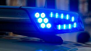 Die Polizei durchsucht Wohnung und Kellerräume der 42-Jährigen. (Symbolbild) Die Polizei durchsucht Wohnung und Kellerräume der 42-Jährigen. (Symbolbild)