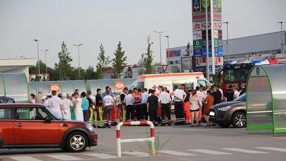Ein Gasleck im Globus in Neutraubling hat am Freitag einen Großeinsatz ausgelöst. Ein Gasleck im Globus in Neutraubling hat am Freitag einen Großeinsatz ausgelöst.
