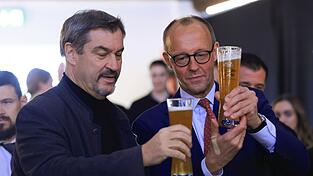 Weißbier und Blasmusik: Beim Besuch des bayerischen Ministerpräsidenten Markus Söder im Sauerland bei Friedrich Merz geht's zünftig zu. Weißbier und Blasmusik: Beim Besuch des bayerischen Ministerpräsidenten Markus Söder im Sauerland bei Friedrich Merz geht's zünftig zu.