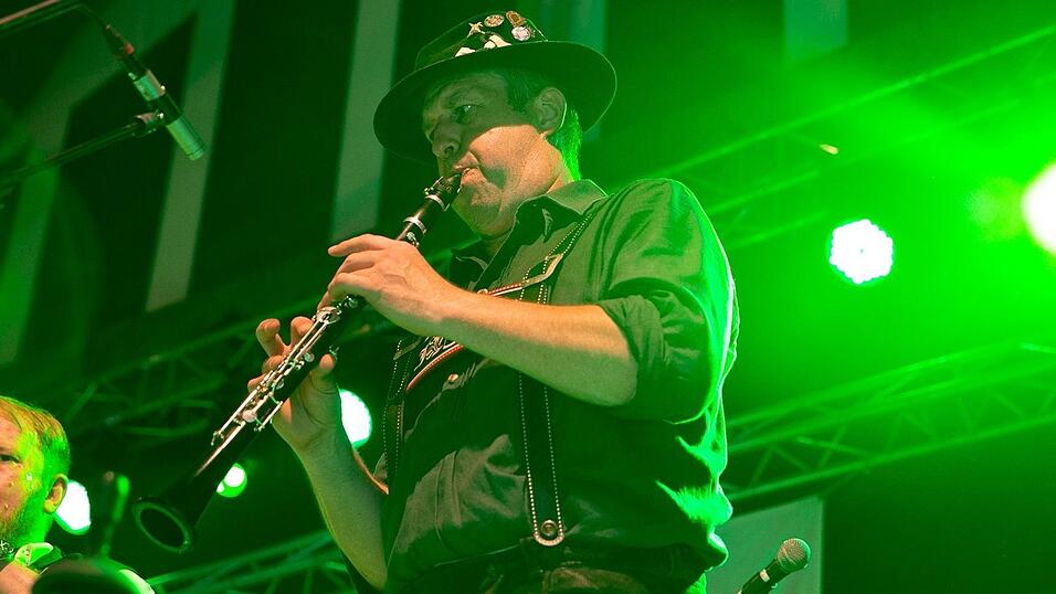 Am Dienstag spielte der Menzl im Festzelt Weckmann auf. Diese Blasmusikfreunde waren mit dabei.