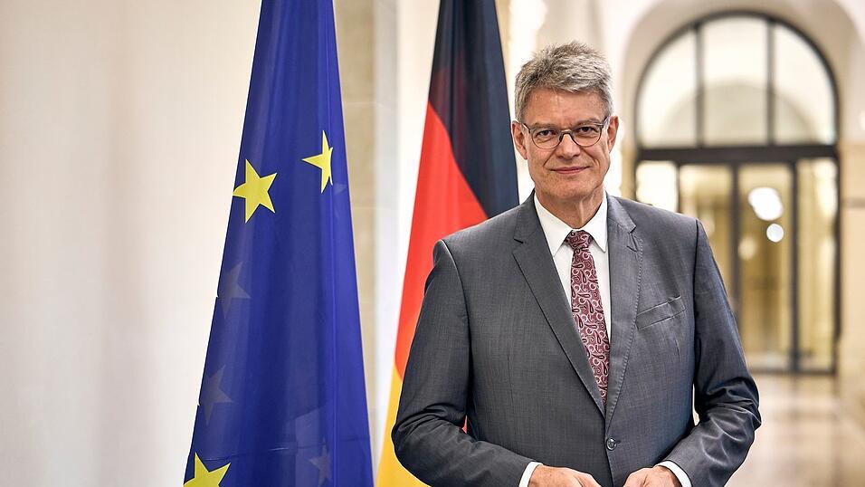 Auch bei der Bahn stelle man sich immer stärker auf Hitzeschutz ein, so Schnieder. Auch bei der Bahn stelle man sich immer stärker auf Hitzeschutz ein, so Schnieder.