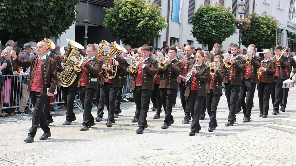 Bilder vom Festakt auf dem Veitsplatz in Bad Kötzting Bilder vom Festakt auf dem Veitsplatz in Bad Kötzting