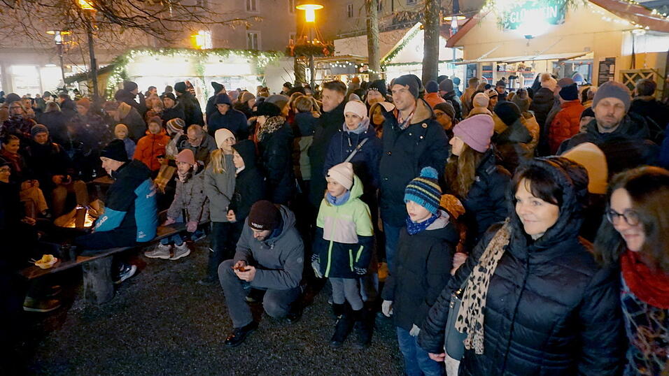 Zahlreiche Gäste kamen zur offiziellen Eröffnung.