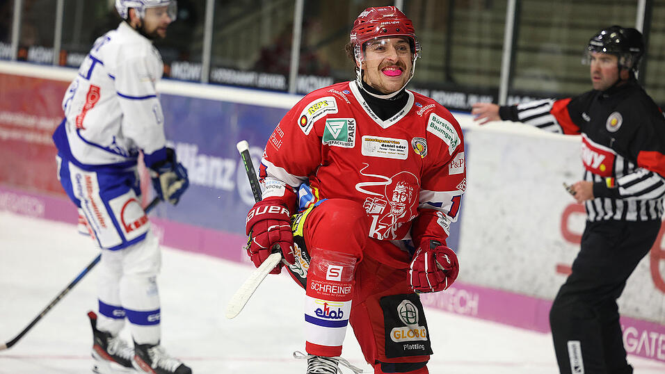 Doppeltorschütze Julian Elsberger jubelt über seinen ersten Treffer. Doppeltorschütze Julian Elsberger jubelt über seinen ersten Treffer.