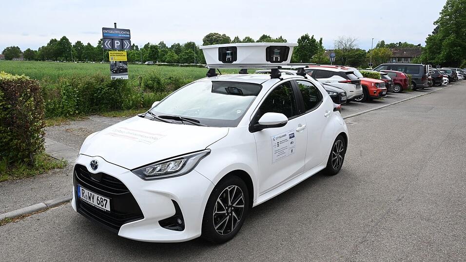 Heidelberg setzt als eine der ersten Kommune bundesweit auf ein Scan-Auto im Kampf gegen Parksünder - hier ein Scan-Fahrzeug bei einem Modellversuch auf dem Parkplatz der Universität Hohenheim bei Stuttgart. (Archivbild) Heidelberg setzt als eine der ersten Kommune bundesweit auf ein Scan-Auto im Kampf gegen Parksünder - hier ein Scan-Fahrzeug bei einem Modellversuch auf dem Parkplatz der Universität Hohenheim bei Stuttgart. (Archivbild)