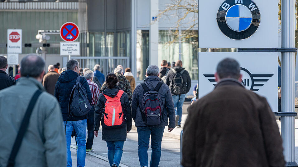 Produziert wird die Wärme in einem neu entstehenden Biomasse-Heizwerk an der Industriestraße in Dingolfing. Produziert wird die Wärme in einem neu entstehenden Biomasse-Heizwerk an der Industriestraße in Dingolfing.