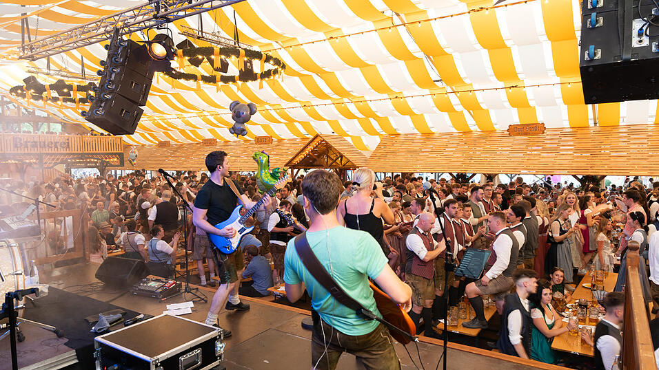 Die Partybilder vom Freitag, 16. August, aus dem Festzelt Nothaft. Die Partybilder vom Freitag, 16. August, aus dem Festzelt Nothaft.