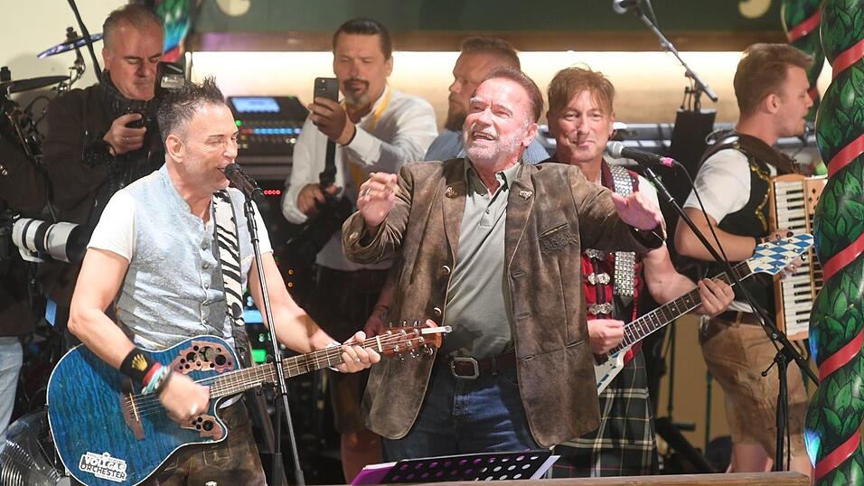 Die Wiesn bringt auch prominente Dirigenten hervor - wie hier Arnold Schwarzenegger (Archiv). Die Wiesn bringt auch prominente Dirigenten hervor - wie hier Arnold Schwarzenegger (Archiv).