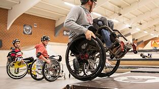Das Rollstuhlskaten ist ein Beispiel für gelebte Inklusion