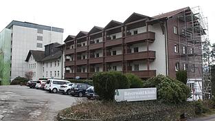 Ende April schlie&szlig;t die Bayerwald-Klinik. Die Josef R&auml;dlinger Unternehmensgruppe will tragf&auml;hige Konzepte pr&uuml;fen.