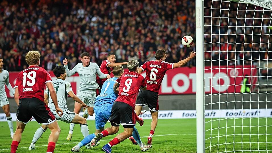 Der ganz, ganz späte Gegentreffer zum 4:4 durch Alessio Besio. Der ganz, ganz späte Gegentreffer zum 4:4 durch Alessio Besio.