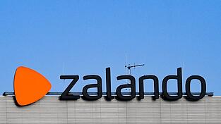 2.700 Menschen in Erfurt bangen um ihre Jobs: Zalando schließt sein einziges großes Logistikzentrum im Osten. (Symbolbild) 2.700 Menschen in Erfurt bangen um ihre Jobs: Zalando schließt sein einziges großes Logistikzentrum im Osten. (Symbolbild)