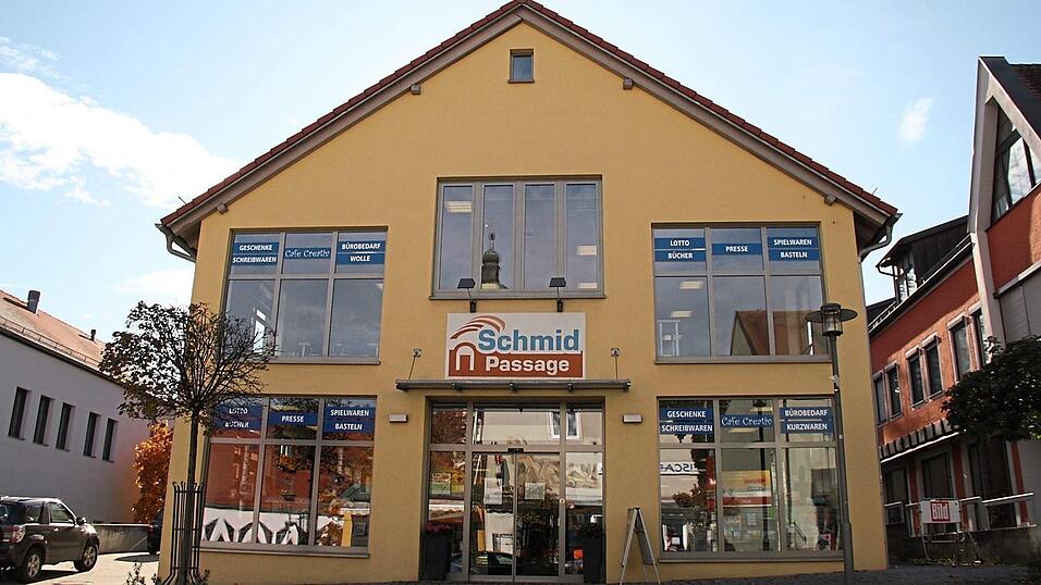Ein Meilenstein in der Entwicklung von Schmid: der Neubau der Schmid Passage in der Schulstra&szlig;e in Roding vor mehr als zehn Jahren.