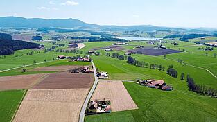 So idyllisch wie der Daberg liegt, das Leben dort bringt auch ein paar Probleme mit sich. Aktuell l&auml;sst die Wasserversorgung die Gem&uuml;ter hochkochen, denn ein Anschluss an das Wassernetz ist aufgrund der ausbleibenden staatlichen F&ouml;rderm&ouml;glichkeiten nicht m&ouml;glich.