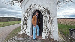 Einer der Lieblingsorte von Max-Emanuel Montgelas in seiner Heimat ist die Marienkapelle und das angrenzende Feld.