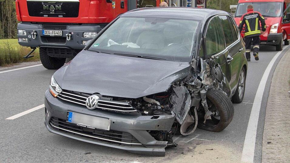 Wegen eines Unfalls musste die B11 bei Grafling am Sonntagnachmittag gesperrt werden.