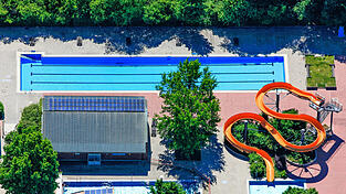 Das Herrenbecken in der Schwimmschule bekommt wohl keine Einhausung. Das Herrenbecken in der Schwimmschule bekommt wohl keine Einhausung.