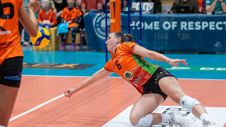 Straubings &bdquo;Wertvollste Spielerin&ldquo; Maia Rackel f&uuml;hrt ihr Team beim 3:0-Erfolg gegen Planegg-Krailling zum n&auml;chsten Sieg.