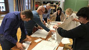Stimmenauszählung im Wahllokal in der Schule St. Jakob.