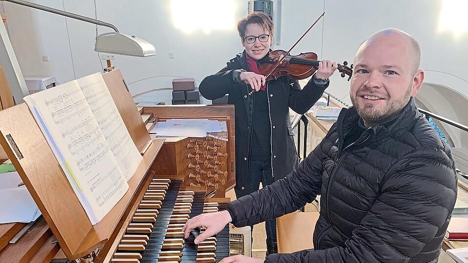 Vergnüglicher Jahresausklang: Lucia und Stefan Metz gestalteten die letzte Weihnachts-Matinee. Vergnüglicher Jahresausklang: Lucia und Stefan Metz gestalteten die letzte Weihnachts-Matinee.