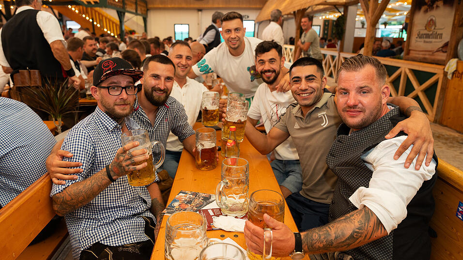 Die Partybilder vom Freitag, 18. August 2023, aus dem Festzelt Nothaft. Die Partybilder vom Freitag, 18. August 2023, aus dem Festzelt Nothaft.