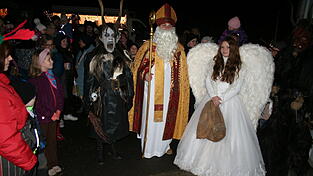 Nicht nur schaurig ging es zu: Auch der Nikolaus und seine Engel sind gekommen. Nicht nur schaurig ging es zu: Auch der Nikolaus und seine Engel sind gekommen.