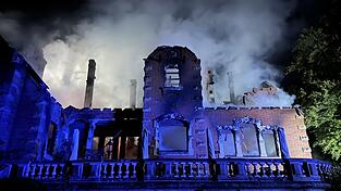 Ein Feuer verheerte das Jagdschloss Thiergarten in der Nacht auf den 6. Oktober. Wie realistisch ist ein Anschlag?