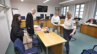 Wegen Doppelmordes an seiner Gro&szlig;mutter und deren Mann muss sich der Angeklagte vor dem Landgericht Memmingen verantworten. (Archivbild)