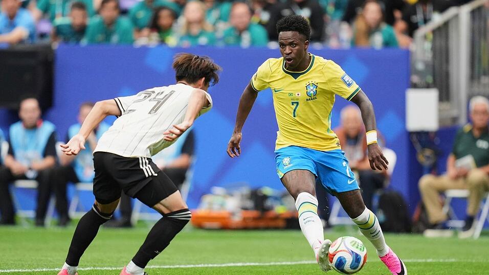 Vin&iacute;cius J&uacute;nior (r.) war nicht der Siegfaktor, steigerte sich aber.