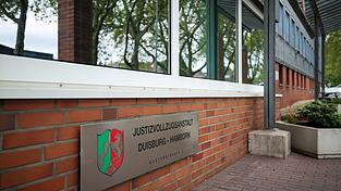Die JVA Duisburg-Hamborn: Hier floh ein Häftling über das Dach. Die JVA Duisburg-Hamborn: Hier floh ein Häftling über das Dach.