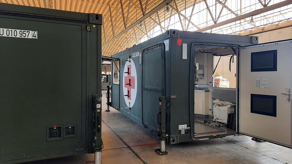 Die Container können im Einsatz beispielsweise als OP-Raum genutzt werden. Die Container können im Einsatz beispielsweise als OP-Raum genutzt werden.
