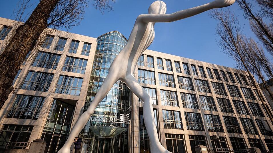 Der R&uuml;ckversicherer Munich Re erwartet mehr Gewinn im laufenden Jahr. (Archivbild)