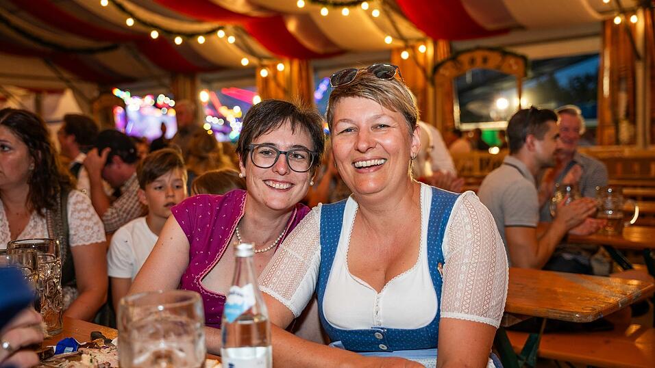 Die Partybilder vom Sonntag, 16. August, aus dem Festzelt Greindl. Die Partybilder vom Sonntag, 16. August, aus dem Festzelt Greindl.