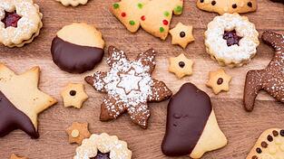 Diese glutenfreie Plätzchen sind ideal für die Keksdose im Advent.