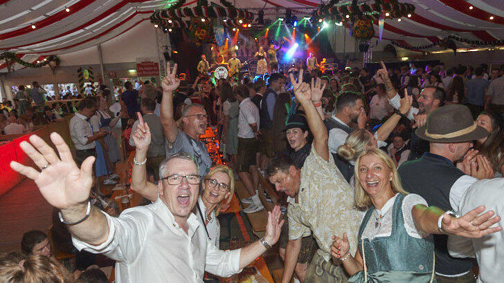 Die Partybilder vom Freitag, 16. August, aus dem Festzelt Lechner. Die Partybilder vom Freitag, 16. August, aus dem Festzelt Lechner.