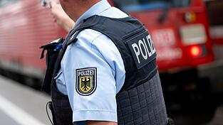 Die Bundespolizei nahm in Stralsund einen 30-Jährigen fest. (Symbolbild) Die Bundespolizei nahm in Stralsund einen 30-Jährigen fest. (Symbolbild)