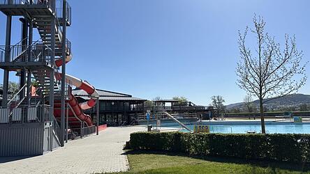 Bestens gewappnet: Das Freizeitbad schließt die Vorbereitungen für die Badesaison ab. Am Samstag geht es los. Bestens gewappnet: Das Freizeitbad schließt die Vorbereitungen für die Badesaison ab. Am Samstag geht es los.