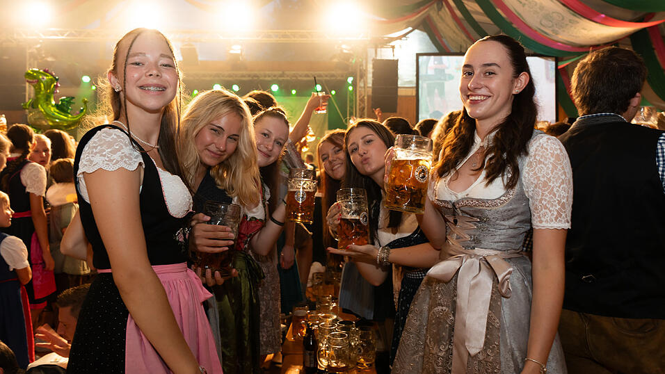 Die Partybilder vom Samstag, 17. August, aus dem Festzelt Weckmann. Die Partybilder vom Samstag, 17. August, aus dem Festzelt Weckmann.