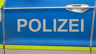 Nach einer Unfallflucht hat die Polizei einen mutmaßlichen Fahrer aufgegriffen. (Symbolbild) Nach einer Unfallflucht hat die Polizei einen mutmaßlichen Fahrer aufgegriffen. (Symbolbild)